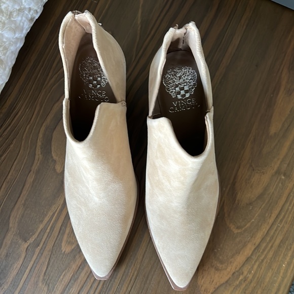 Vince Camuto-Gogietta Suede Bootie size 8M     (Brand New) - Picture 2 of 6